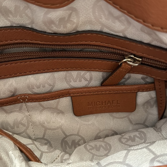 MICHAEL KORS Hamilton Saffiano Leather Handbag with GoldRock - Picture 11 of 11